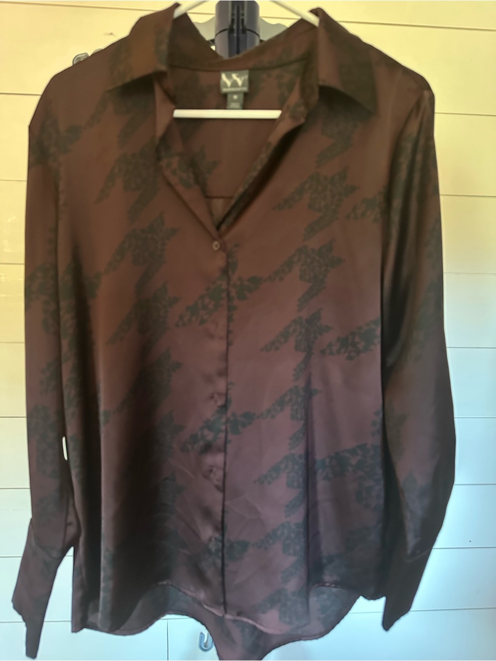 #75 Worthington Plum Dress Shirt with Black Houndstooth Pattern